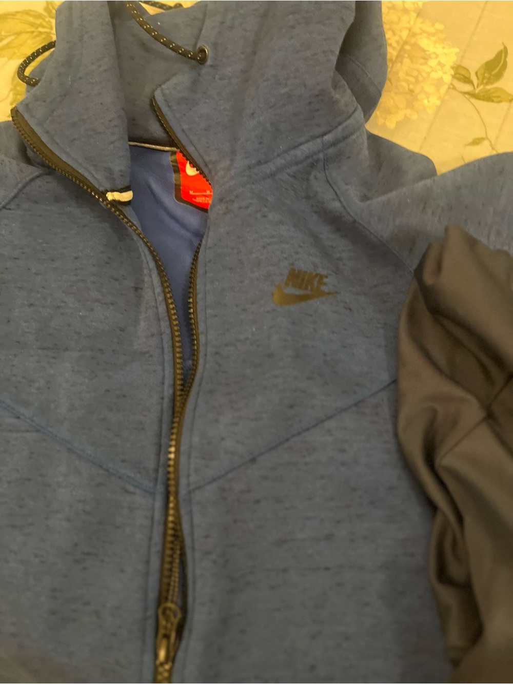 NEW Nike Men’s Blue Full-Zip Hooded Jacket size medium.